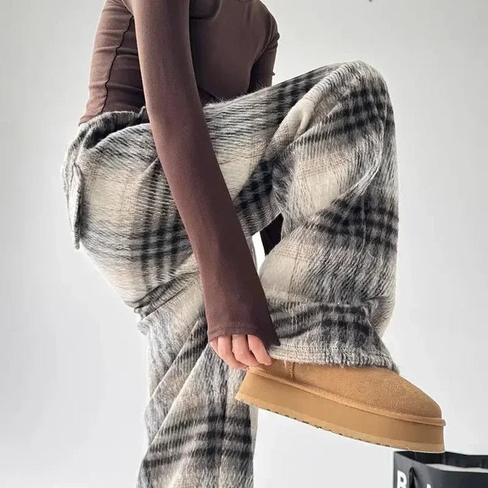 Axton Plaid Sweatpants - Aries x Rose