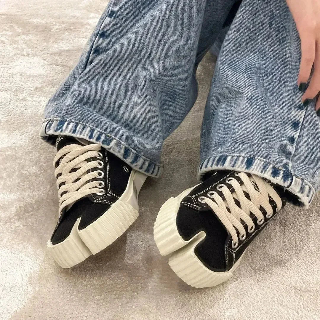 Senzu Tabi Split - Toe Canvas Flats - Aries x Rose