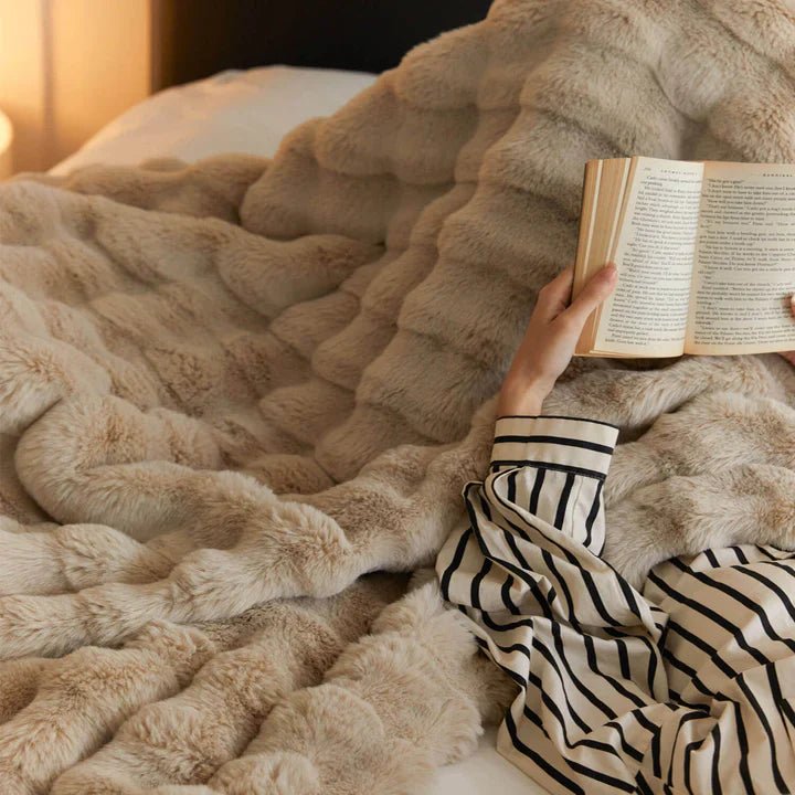 Kylor Pearl Rabbit Fur Blanket - Aries x Rose