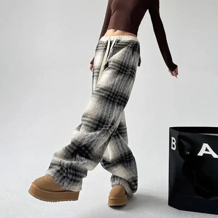 Axton Plaid Sweatpants - Aries x Rose