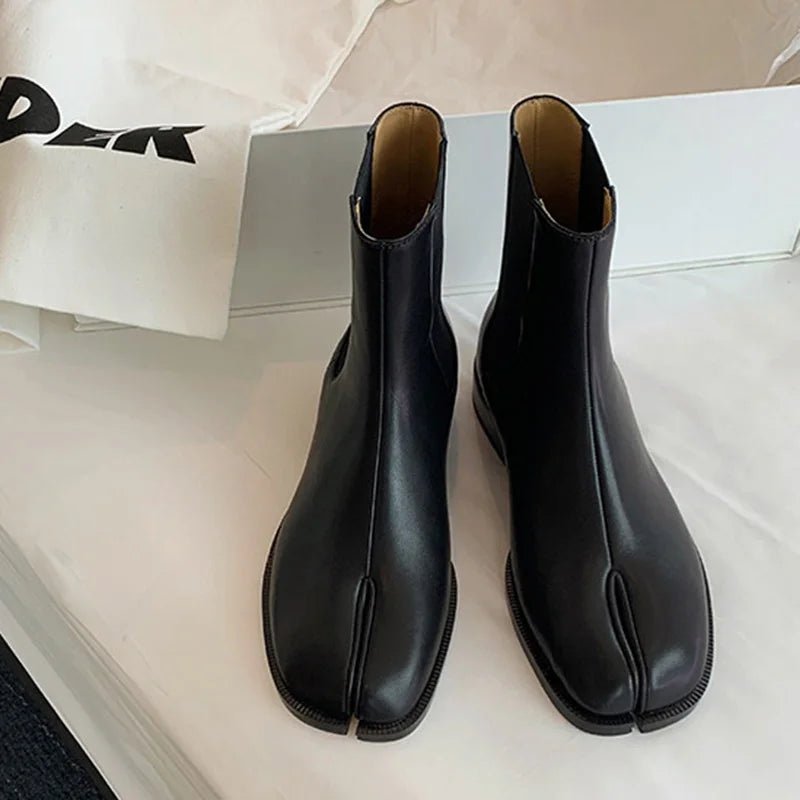 Arvella Tabi split toe Boots - Aries x Rose