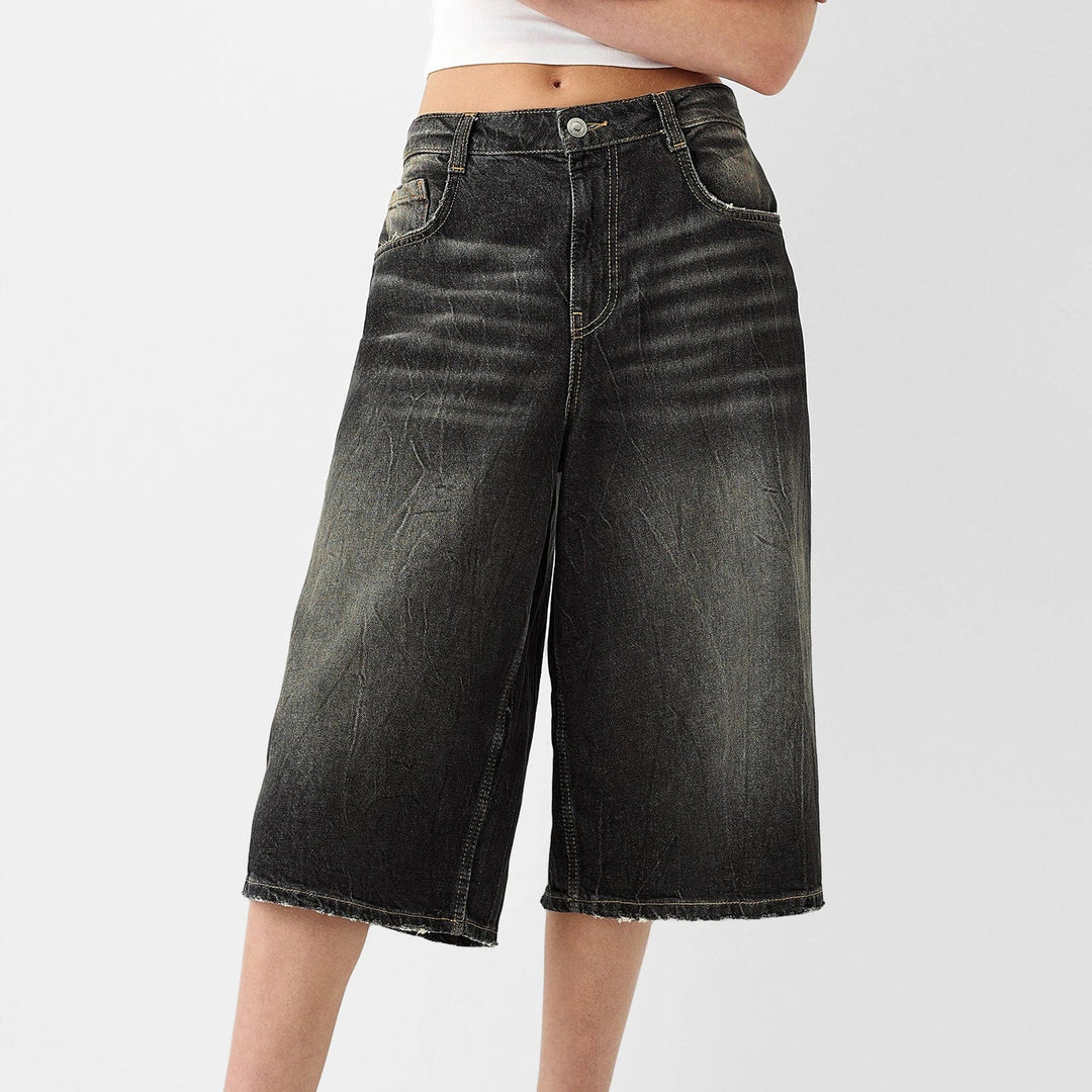 Verla Trendy Low-Waist Knee-Length Jeans Shorts (Jorts)