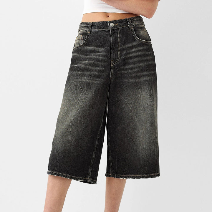 Verla Trendy Low-Waist Knee-Length Jeans Shorts (Jorts)