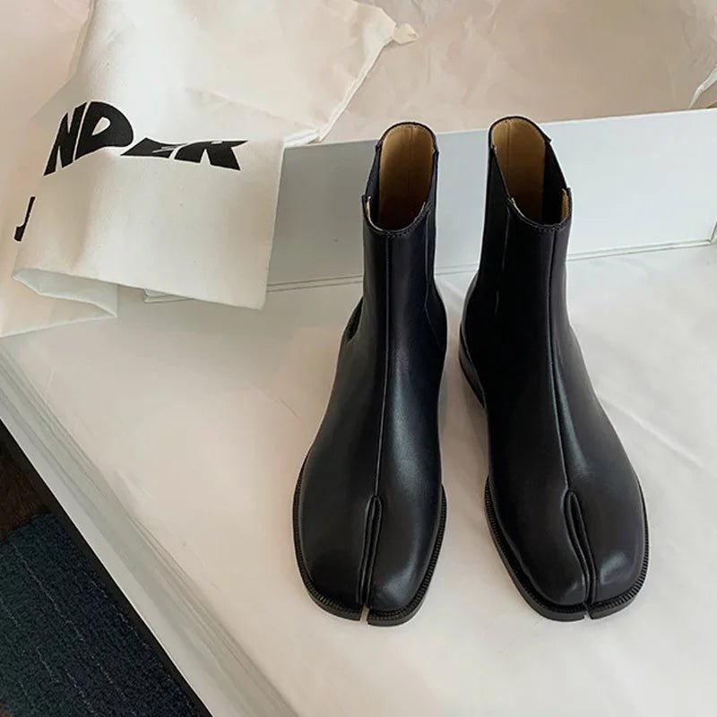 Arvella Tabi split toe Boots - Aries x Rose