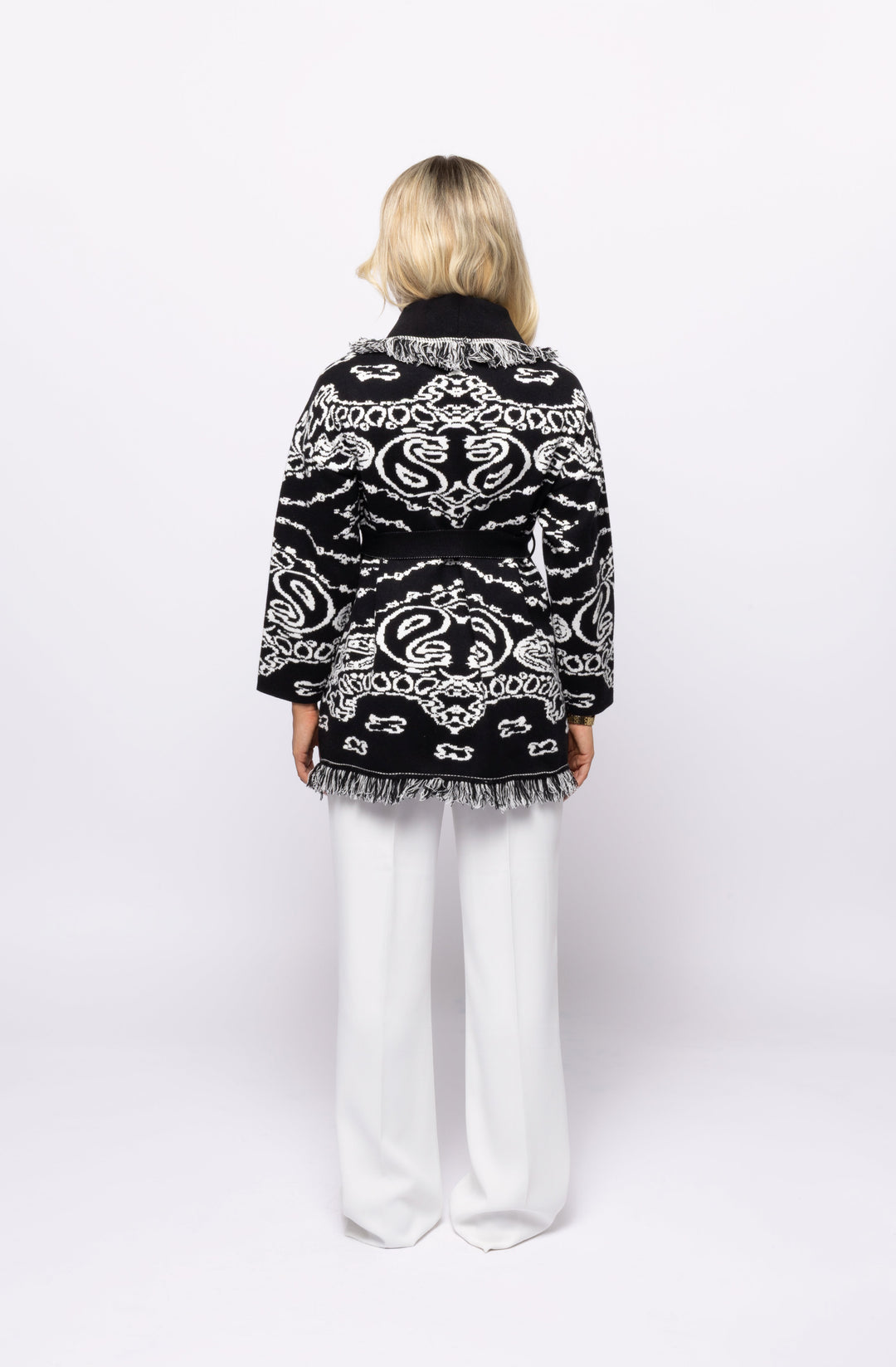 Elegant lingerie set packaging – ideal gift for her worldwide