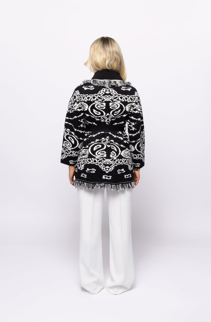 Elegant lingerie set packaging – ideal gift for her worldwide