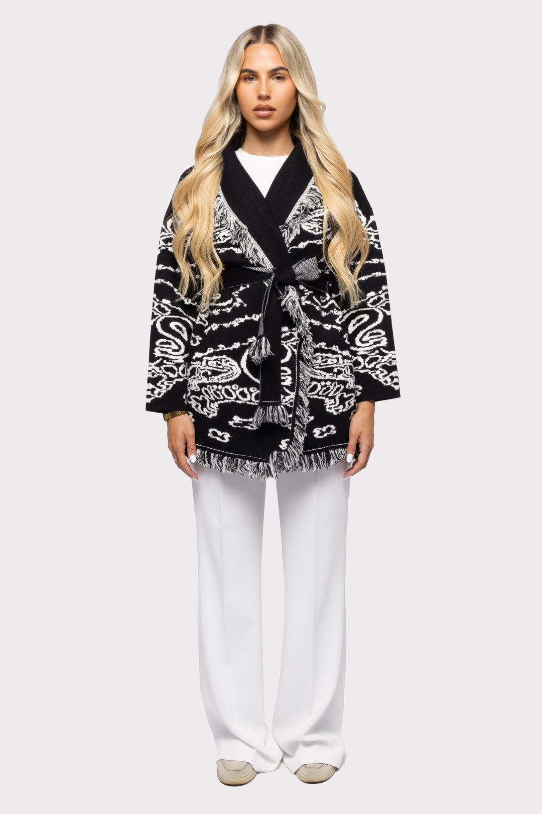 Luxury black lace lingerie set with bra and panty – Rose Noir Whisper

