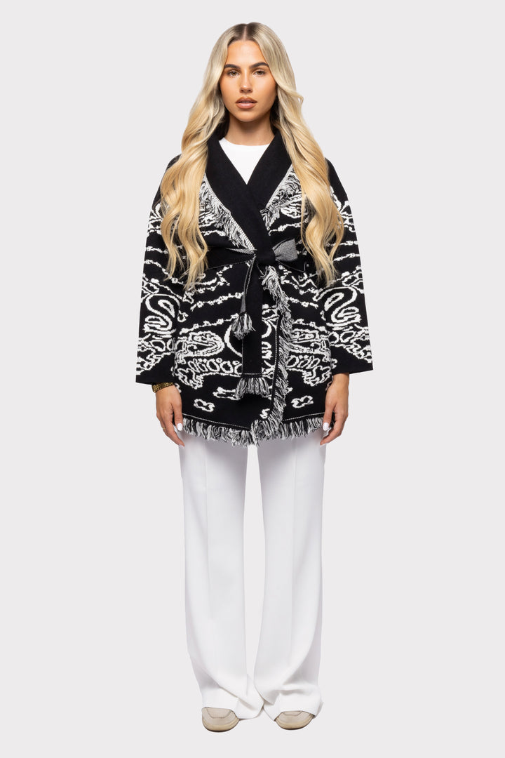 Luxury black lace lingerie set with bra and panty – Rose Noir Whisper

